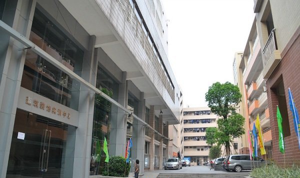 绵阳市铁路服装艺术职业技术学校办学模式如何_师资如何